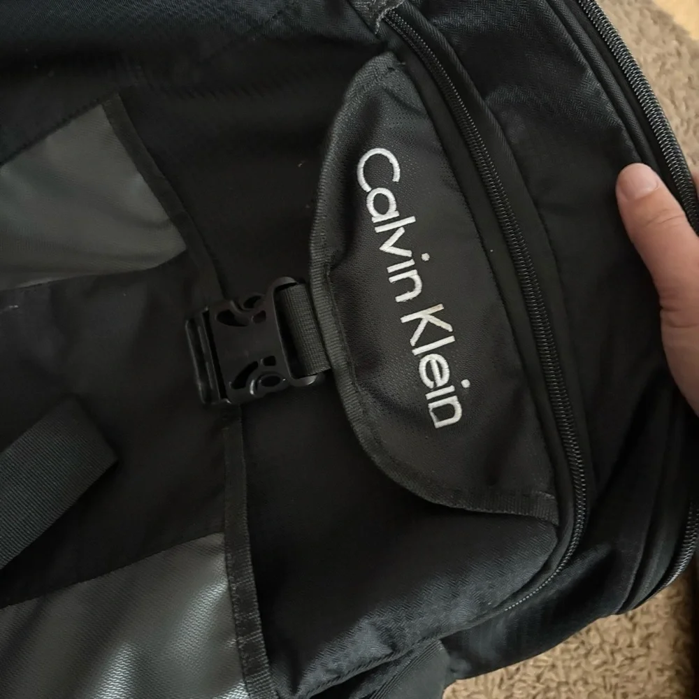 Calvin Klein Roller Duffle Bag Suit Case Black Large Expanding Handle Travel